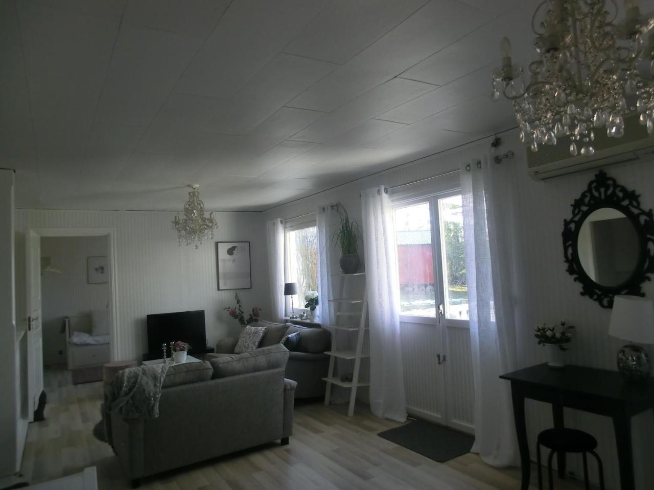 山林小屋 Bjoerkslingan Vimmerby